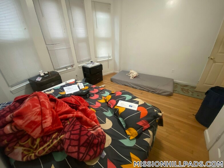 Building Photo - 1460 Tremont St