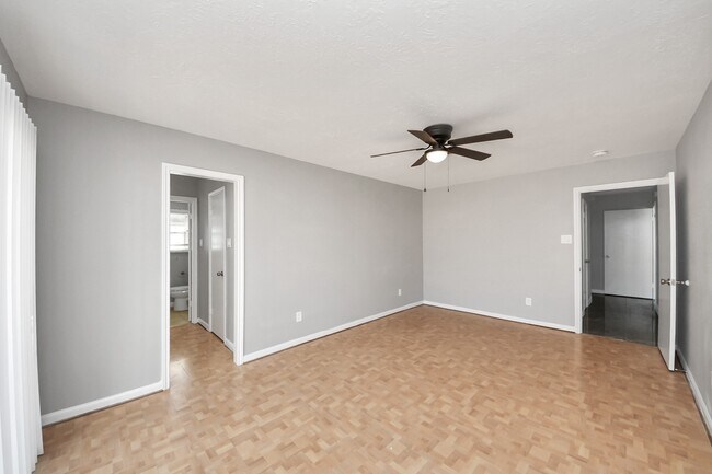 Building Photo - 9222 Sharpview Dr
