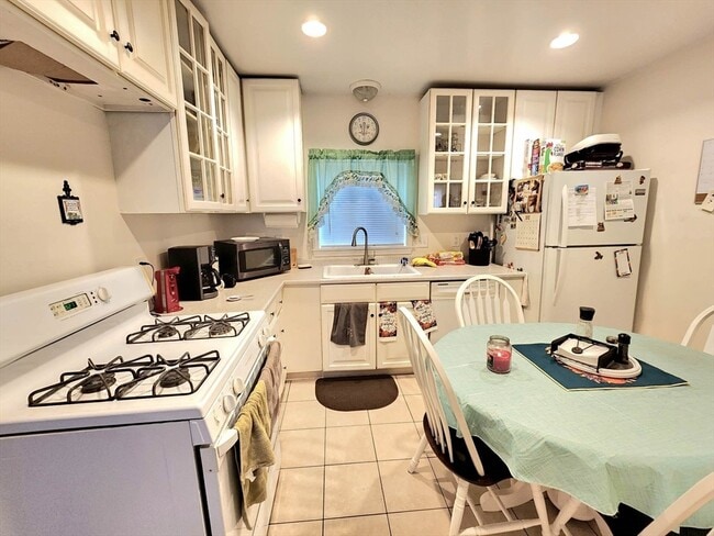 Building Photo - 10 Alton Rd