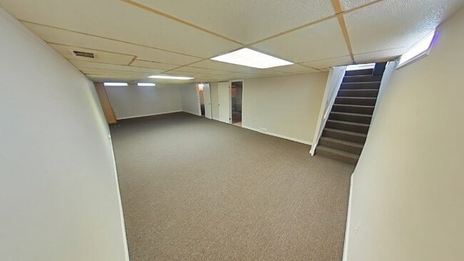 Building Photo - "3-Bedroom Gem with 1.5 Baths on Talbot St...