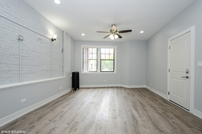Building Photo - 7622 N Eastlake Ter