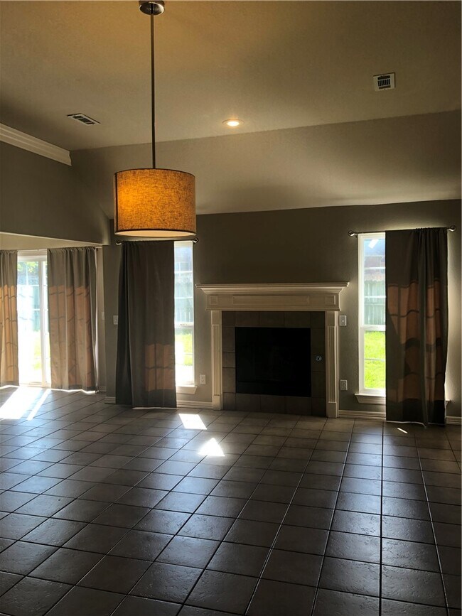 Building Photo - 624 Golden Meadow Ave