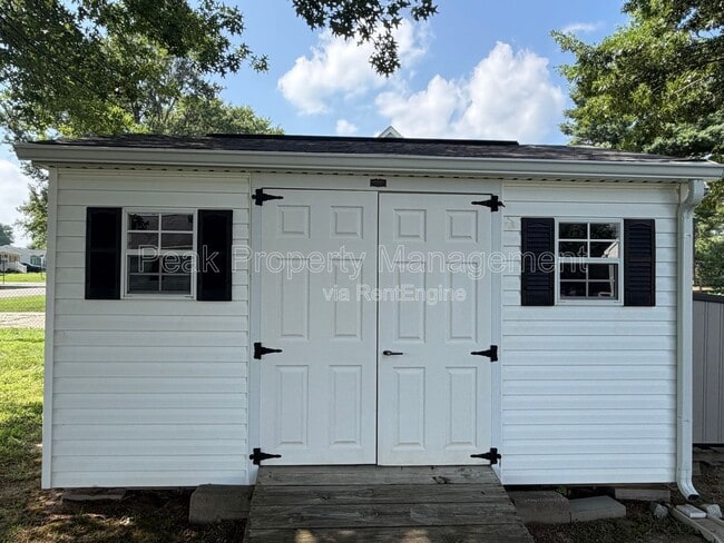 Building Photo - 6294 Simi Ct