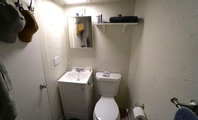 Building Photo - El Paso St (519 S)