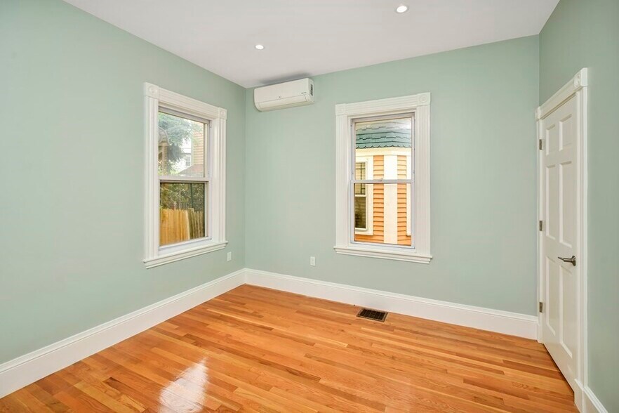 Building Photo - 20 Thornley St
