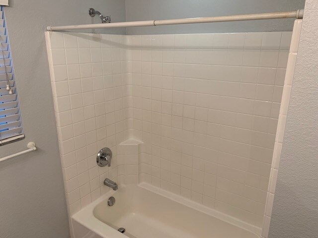 Building Photo - 1615 Carriage Cir