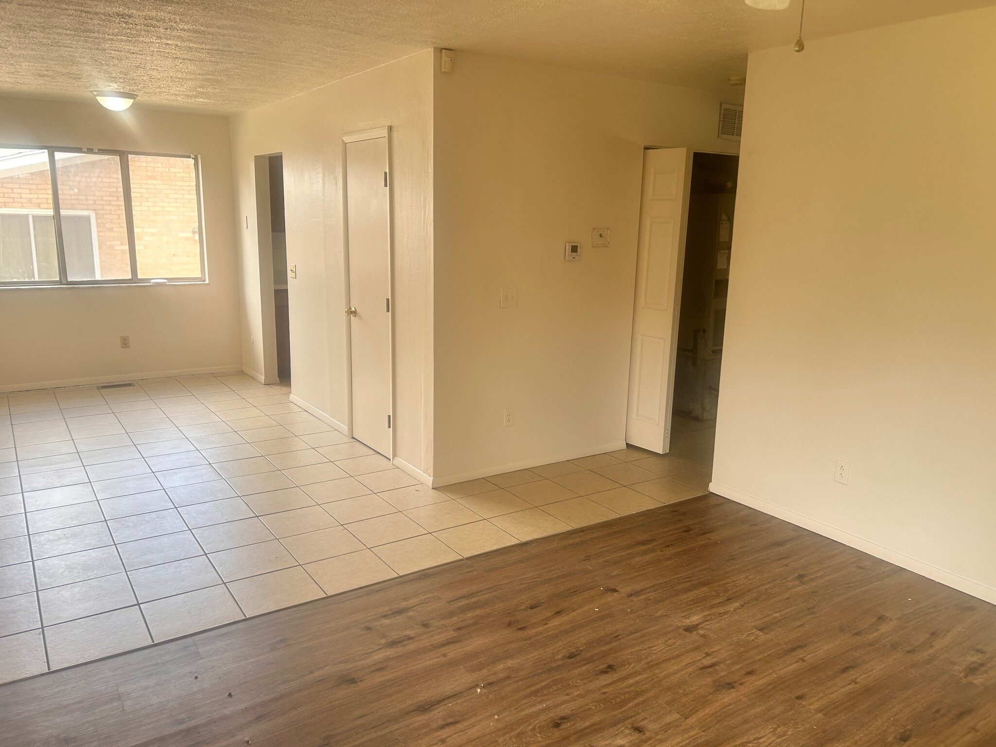 Eat-In Kitchen/Family Room - 4336 Fair Oaks Rd