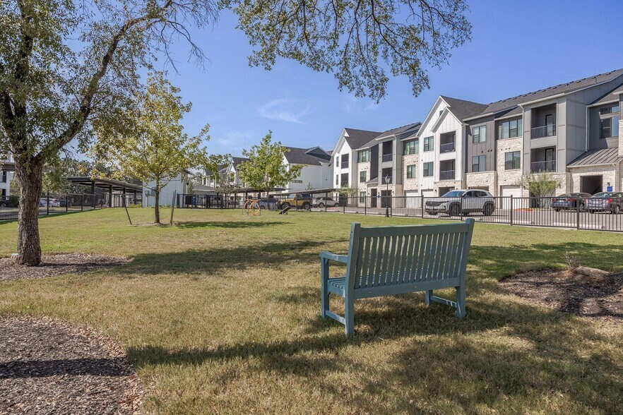 Building Photo - 210 Nottingham Ln