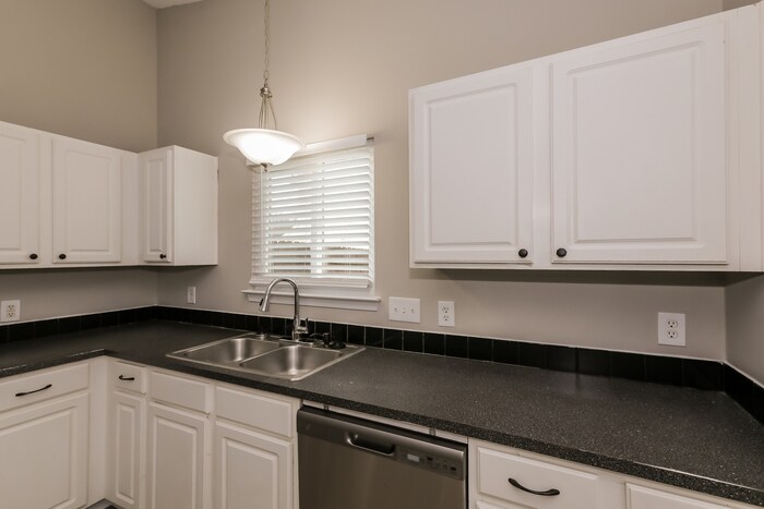 Building Photo - 4936 Aldersbrook Dr