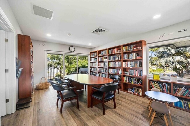 Building Photo - 456 Yacht Harbor Dr