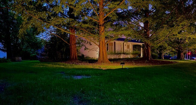 Building Photo - Stunning 3 bedroom home in Shaker Hts