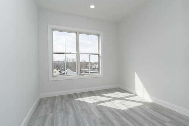 Building Photo - 144 Bergen Ave