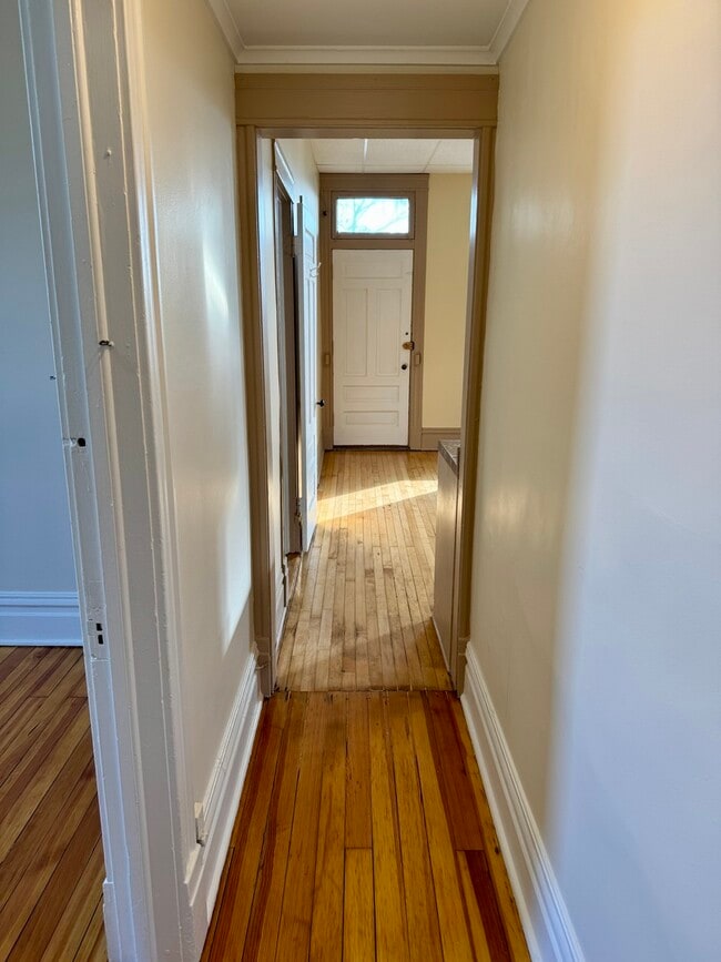 Building Photo - 1331 N Maplewood Ave