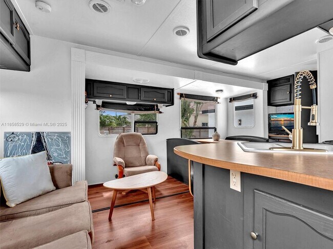 Building Photo - 107 Central Ave