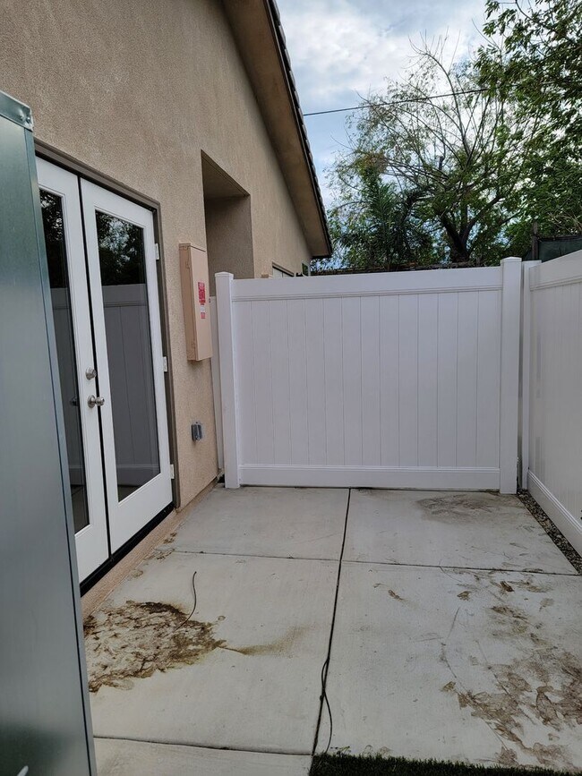 Building Photo - 9388 Olive St