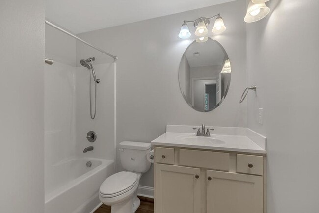 Building Photo - Large Ranch Home with 3BR/ 2 Bath with an Extra Bonus Room!