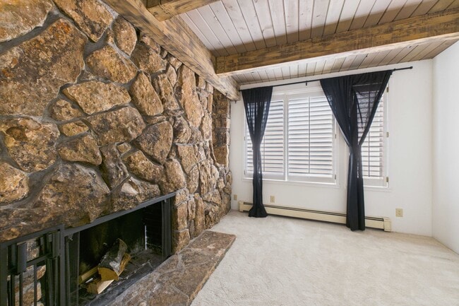 Building Photo - 651 S Monarch St