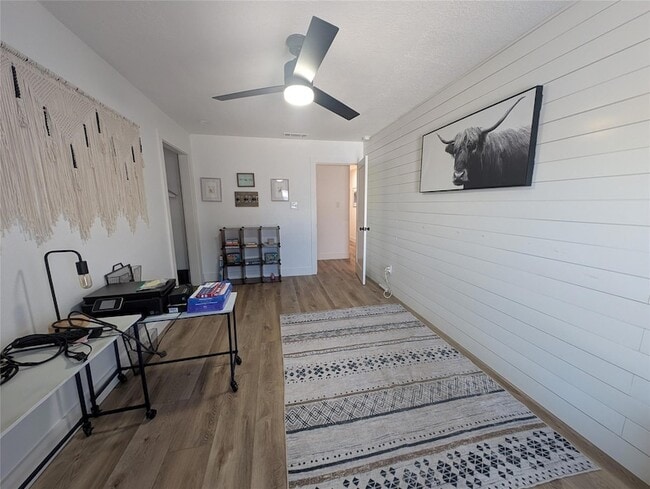 Building Photo - 306 Deer Creek Cir