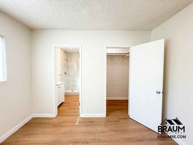 Building Photo - 13115 Oxnard St