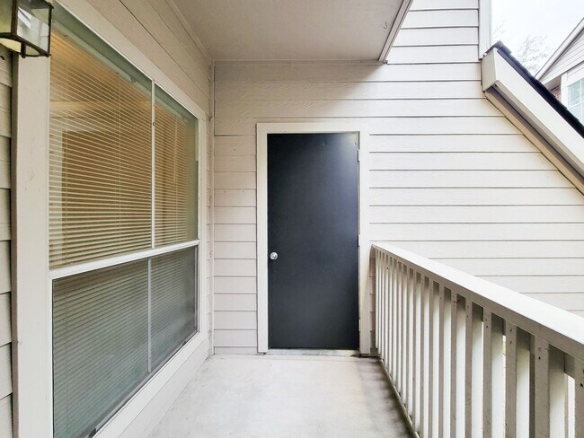 Building Photo - 2 Bed Townhouse Condo Near Medical Center & Rice Village!