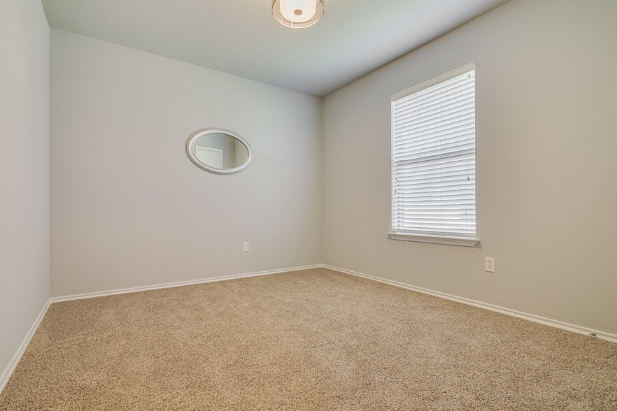 Bedroom - 956 Carlin Ln