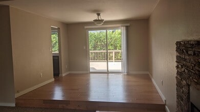 Building Photo - 11712 NE 67th Pl