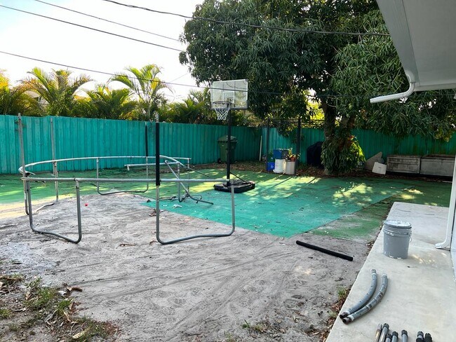 Building Photo - 6870 SW 5th Ct