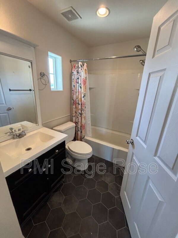 Building Photo - 3127 Sterling Ridge Cir