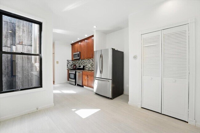 Building Photo - 138 Leonard St