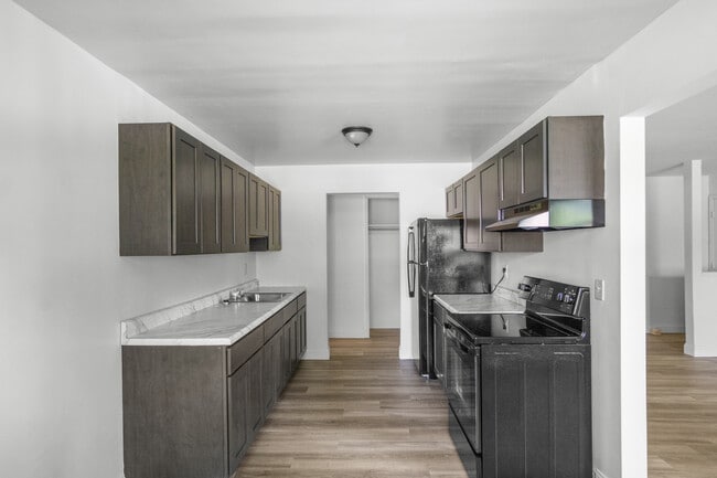 Building Photo - Laurel Gardens