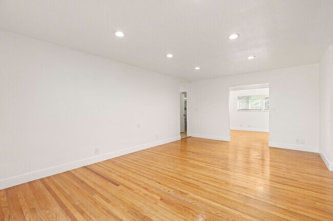 Building Photo - 1344 W 11th Ave