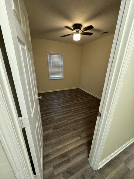 Building Photo - 1739 Dumesnil St