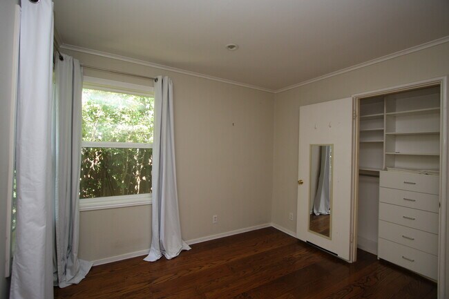 Building Photo - 1137 Forest Ave