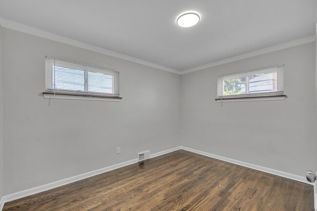 Building Photo - 31611 Lonnie Blvd