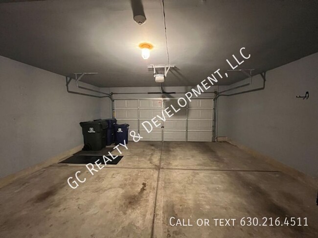 Building Photo - 2522 Dunraven Ave