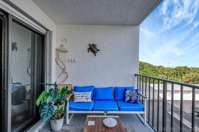 Building Photo - 5163 N Hwy A1A
