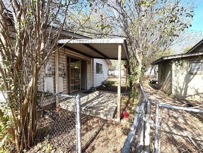 Building Photo - 411 Live Oak St