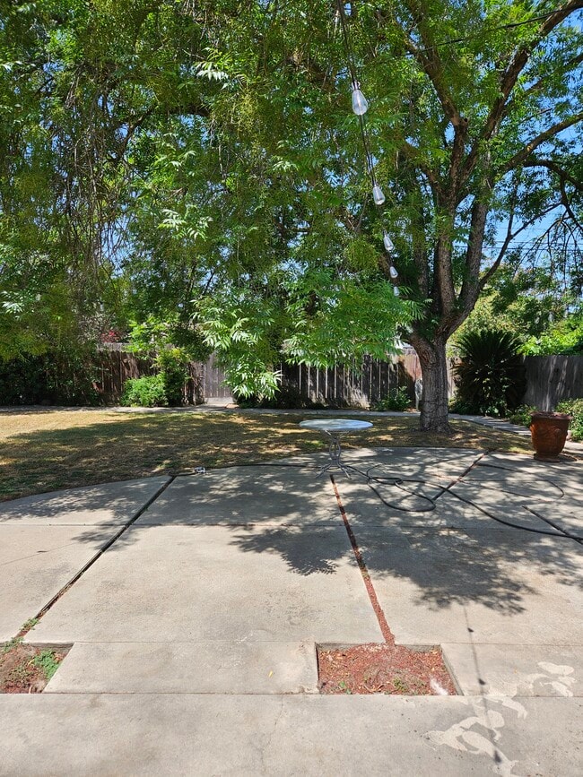 Building Photo - 1539 Bronson Ave