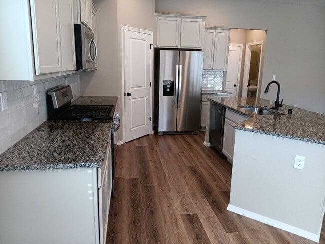 Building Photo - 3 Bedroom, 2.5 Bathroom Home! Schedule a Showing Today!