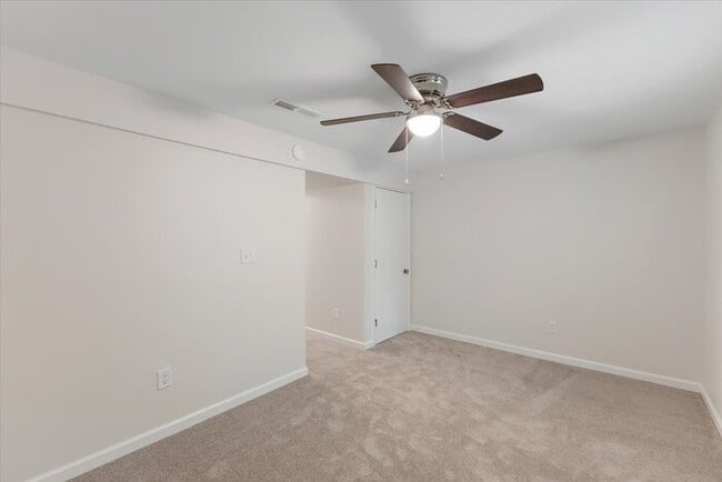 Building Photo - Beautifully Renovated Townhome For Rent In...