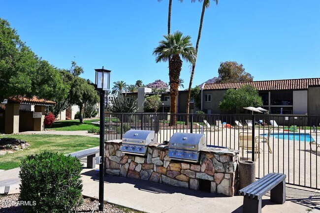 Building Photo - 4201 E Camelback Rd