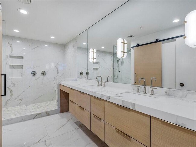 Building Photo - 2660 Peachtree Rd NW