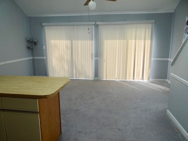 Building Photo - Spacious 2 bed/2 bath Deer Creek Villas-Su...