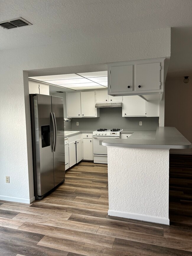 Building Photo - 4042 Laguna Shores Rd