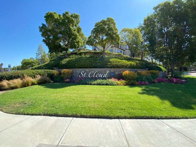 Building Photo - *Special*Stunning 3 Bedroom 3.5 Bathroom T...