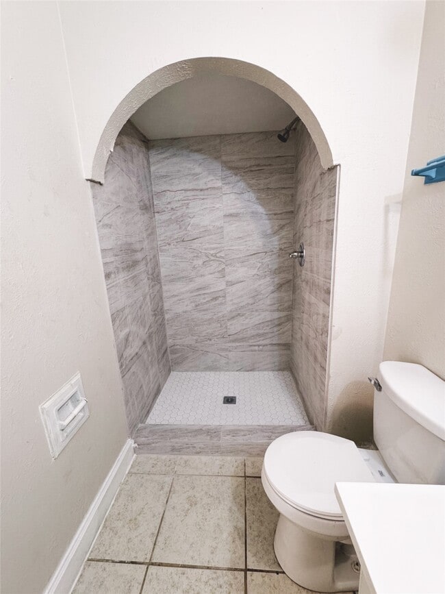 Building Photo - 2211 Mustang Springs Dr