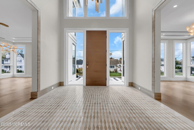 Building Photo - 19 Clarence Ave