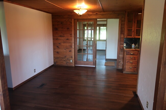 Building Photo - 3601 10th St SE