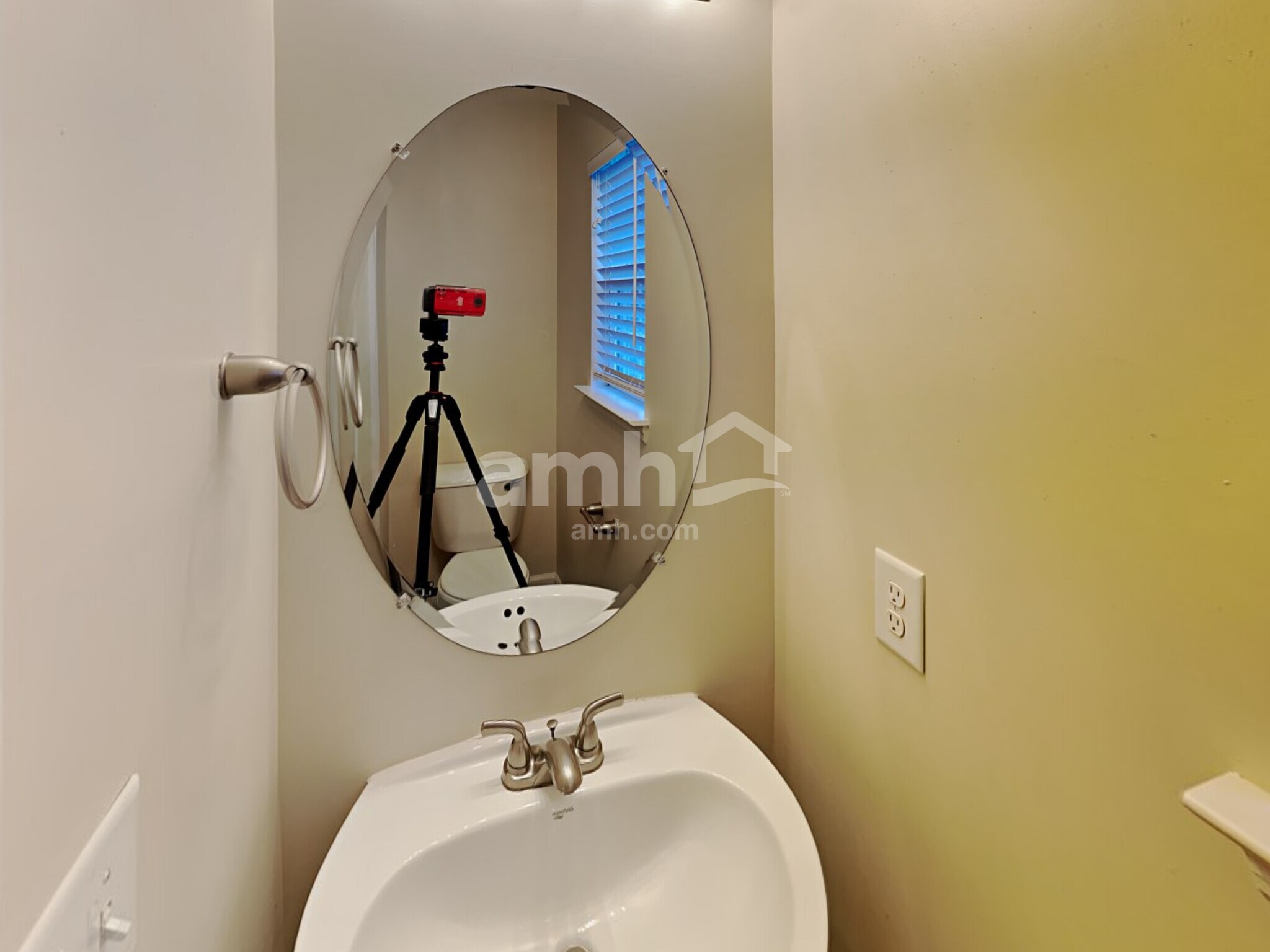 Building Photo - 140 Abbey Rd