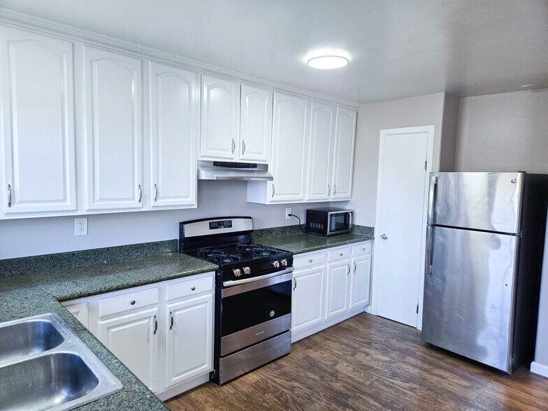 Building Photo - 2944 E 29th St